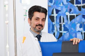 Portrait von Mustafa Kondakci Departementleiter Onkologie und Hämatologie